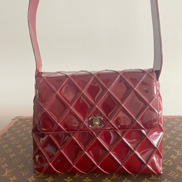 Vintage Chanel Patent Burgundy Shoulder Bag - Picture 2 of 9